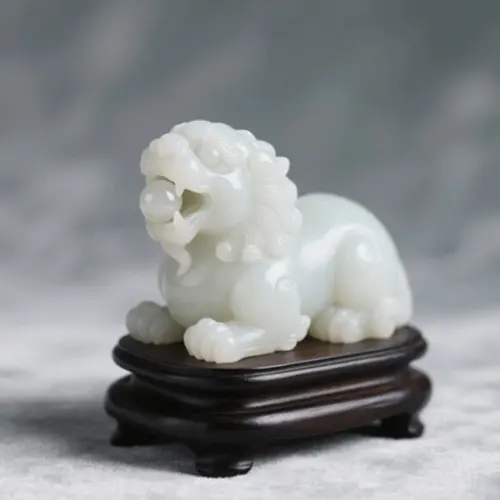 玉石獅子咬珠擺件